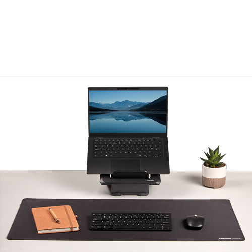 Breyta™ Desk Mat