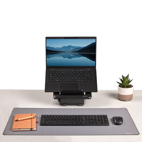 Breyta™ Desk Mat