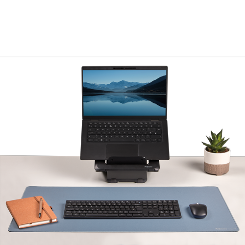 Breyta™ Desk Mat