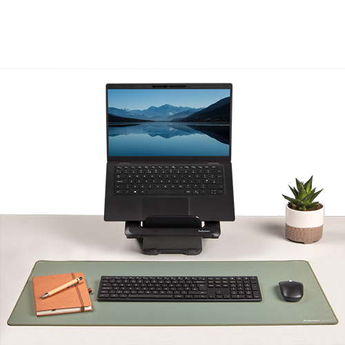 Breyta™ Desk Mat