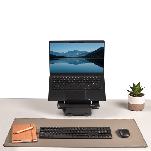 Breyta™ Desk Mat